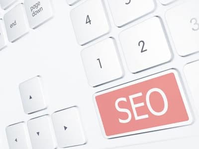 Google पर अपने प्रतिस्पर्धियों को कैसे पीछे छोड़ें